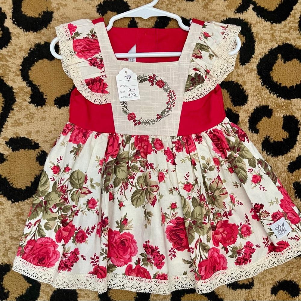 Vintage-Inspired Floral Dress with Lace